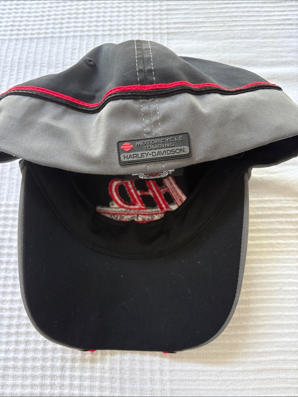 Harley-Davidson Black Hat with Red and Gray Logo Trim - Picture 2 of 4